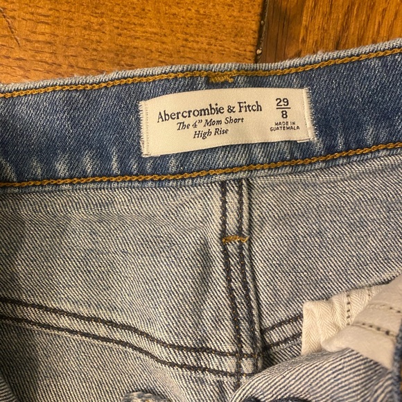 EUC Abercrombie & Fitch 4in mom shorts size 29/8 - Picture 2 of 3